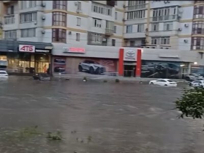 Одесу накрила сильна злива, комунальні служби ліквідують наслідки