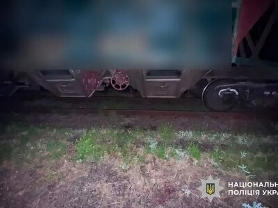 У Кременчуці двоє підлітків залізли на дах вагона, де їх уразило струмом: хлопців госпіталізували у важкому стані