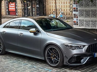 У Києві помітили рідкісний 421-сильний Mercedes-AMG на польських номерах (ФОТО)