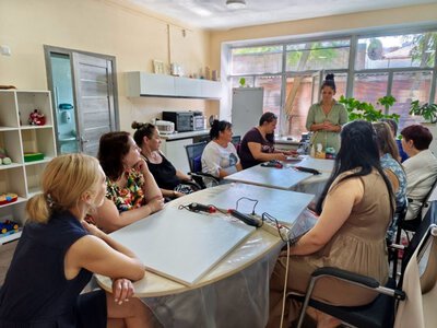  Творчість як шлях до емоційного відновлення: у Ніжині відбулося заняття в межах проєкту «Незламні» 