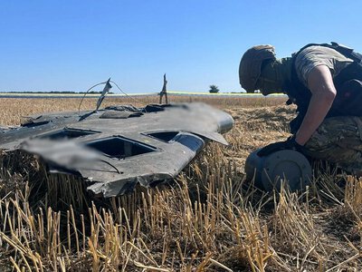 У полі на Чернігівщині знайшли бойову частину реактивного ворожого безпілотника
