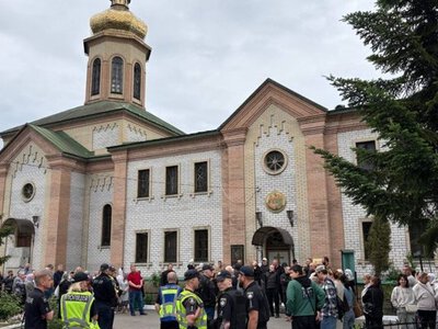  У Свято-Троїцькому храмі Кременчука після переходу до ПЦУ відновлюють приміщення 