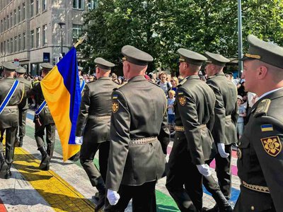 «Слава Україні!» лунало на вулицях Брюсселя: українські військові вперше взяли участь у національному параді Бельгії