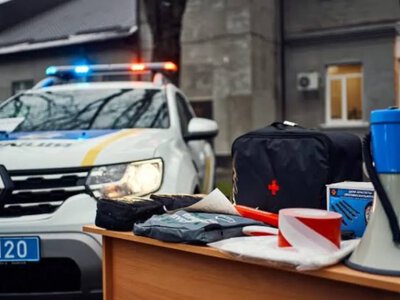 У Рівному поліцейські оперативно доправили до лікарні травмованого малюка