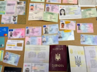На Закарпатті викрили масштабне підпільне виробництво фальшивих документів (ФОТО)