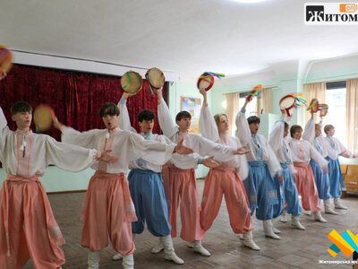 Вихованці Житомирської хореографічної школи «Сонечко» виступили у шпиталі для українських військових