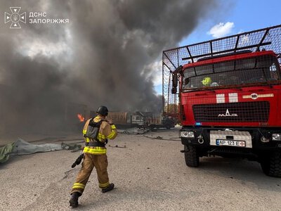 Росіяни атакували підприємство у Запоріжжі - в області після удару КАБа є загиблий (фото, відео)