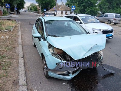 У центрі Миколаєва зіткнулися три автомобілі, рух утруднений