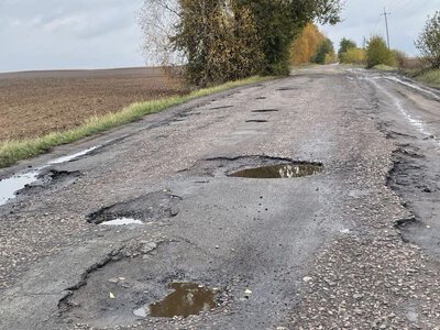 Початок ремонту доріг в чергове затримується