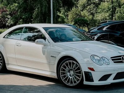 Їх випустили лише 500: у Києві помітили рідкісний 507-сильний Mercedes (ФОТО)