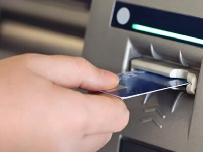 Картку заблокували, але гроші можна зняти: українцям назвали ліміт