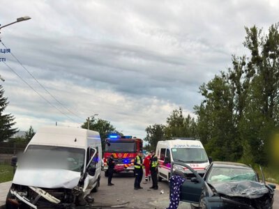 Біля Жовкви сталася ДТП з потерпілими: на трасі до кордону перекрили смугу