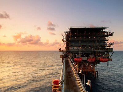 Світовий ринок лихоманить: нафта різко подорожчала через нову ескалацію США та Ірану
