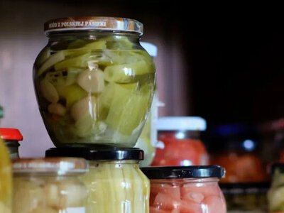 Як убезпечитись від смертельного ботулізму — поради лікаря 