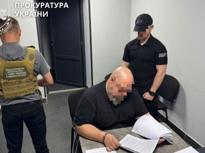Понад 2,35 млн грн незаконних бойових виплат: повідомлено про підозру двом посадовцям медслужби та військовослужбовиці