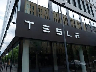 Tesla відклала масове виробництво Cybercab, Semi та Megapack через масштабні інвестиції в ШІ