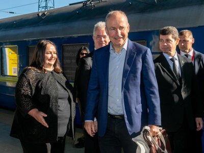 До Києва через всю Європу: на залізниці зустріли іноземного партнера з Ірландії, - ФОТО