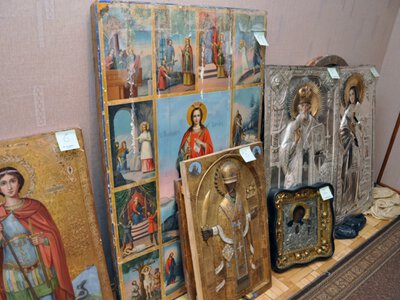 Що робити зі старими іконами та церковними речами: поради чернігівського священника