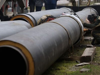 Біля Львова оновлюють один кілометр аварійного водогону