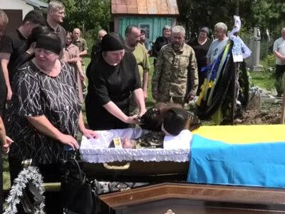 Демидівська громада попрощалася із старшим солдатом Петром Заверухою