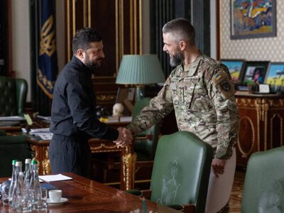 Зеленський провів зустріч із відомим українським письменником-військовим Ілларіоном Павлюком