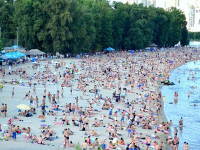 Де поплавати в Києві: добірка пляжів і басейнів для літнього дозвілля