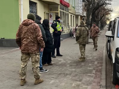 Хто має право перевіряти особисті та військово-облікові документи під час дії воєнного стану