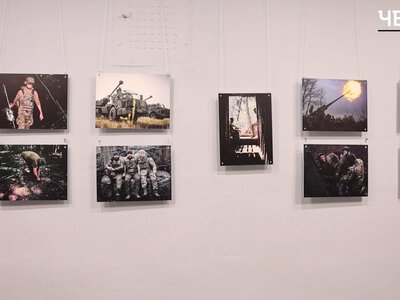 Воєнні історії в об’єктиві: в Чернігові відкрили виставку, присвячену 43-й артилерійській бригаді (Відео)