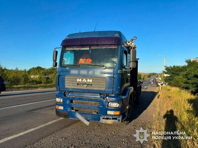 На Ужгородщині на трасі Київ - Чоп водій вантажівки збив пішохода, чоловік помер у лікарні