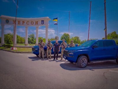 Бійцям Нацгвардії передали два пікапи для оборони Херсонщини