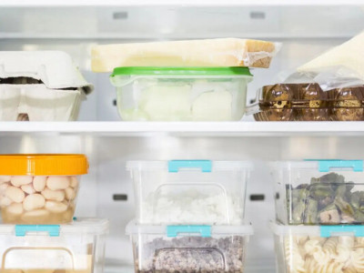 Чи можна повторно заморожувати продукти після відключення світла: правила та ризики