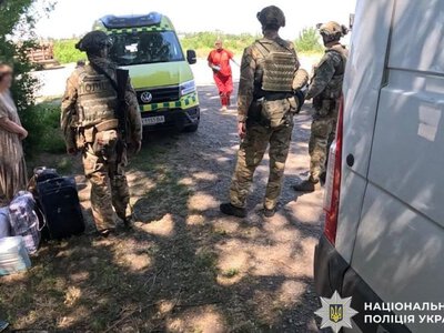 З прифронтової Нікопольщини вдалось евакуювати ще двох жінок