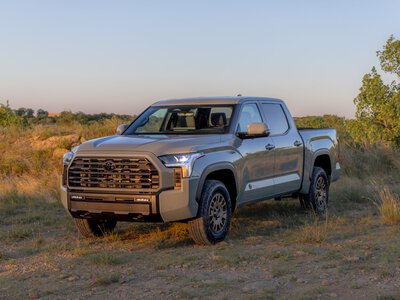Toyota Tundra 2027: 437 к.с., пакет Trailhunter, гібрид i-FORCE MAX і мультимедіа з 5G