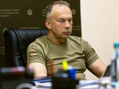 Рішення не спонтанне: політолог розібрав усі події довкола звільнення Сирського