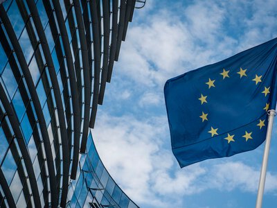 ЄС оштрафував Google на майже 890 млн євро: компанія має 60 днів, щоб змінити Google Search і Google Play
