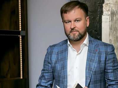 Підозрюваний у несплаті 53 млн грн податків забудовник відсвяткував день народження у Франції
