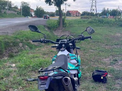13-річний хлопець на мотоциклі без номерів намагався втекти від патрульних у Луцьку