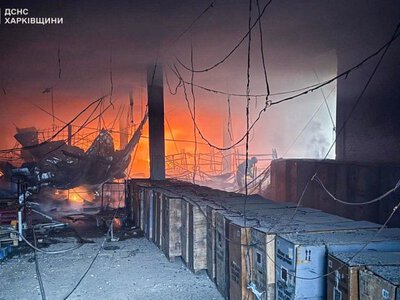 ​Росія вдарила КАБами по Ізюму на Харківщині. Загорілось відділення поштового оператора