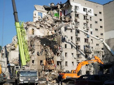 Пекельний удар по Дружківці: багатоповерхівка перетворилася на руїни, є постраждалі