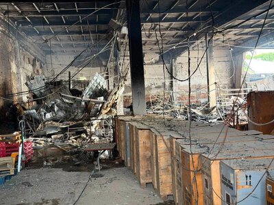 КАБи атакували Нову пошту в Ізюмі: посилки обіцяють компенсувати (фото)