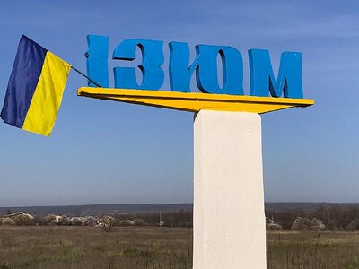 Изюмчане начали самостоятельно выезжать из города. Обстрелы россиян
