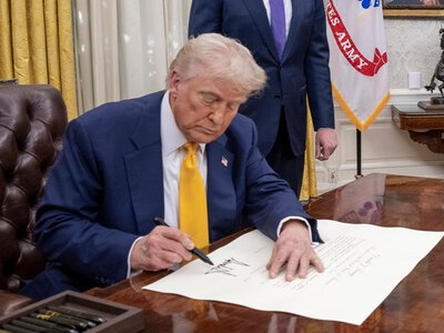 Трамп знову закручує гайки: США запровадили нові мита для 60 країн