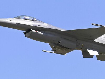 У Румунії винищувач F-16 уперше збив дрон, який порушив повітряний простір