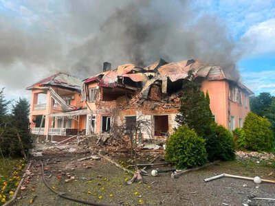 У Новгород-Сіверському районі унаслідок ворожої атаки зруйновано пансіонат та поранено чоловіка