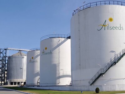 Ракети та дрони змусили великого експортера олії піти з Одеси: що буде з Allseeds