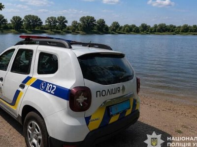 У Дніпровському районі поліцейські разом з працівниками ДСНС врятували 15-річного хлопця з водойми