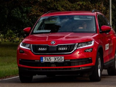 Естонія передала українським рятувальникам партію кросоверів Skoda Kodiaq (ФОТО)