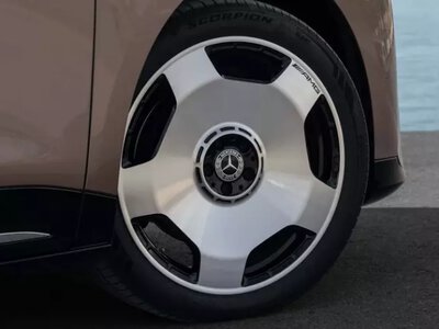 Mercedes-Benz VLE 300 AMG: коли преміальний електричний мінівен стає спортивним лімузином