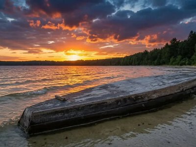 Раювання барв: рівненський фотограф показав вечірню красу озера Пісочне