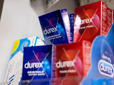 Виробник Durex назавжди йде з Росії, але втратить мільйони: хто купує активи